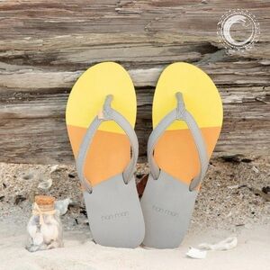 Meadows Asana Flip Flops in Light Grey/Multi